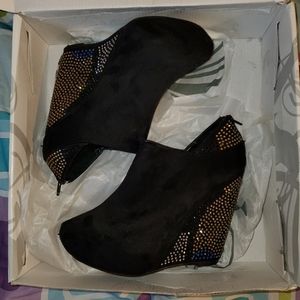 Black wedge heels